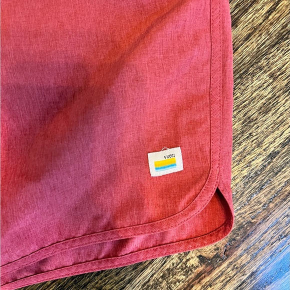 Vuori Banks Shorts size Large Red - Picture 7 of 8